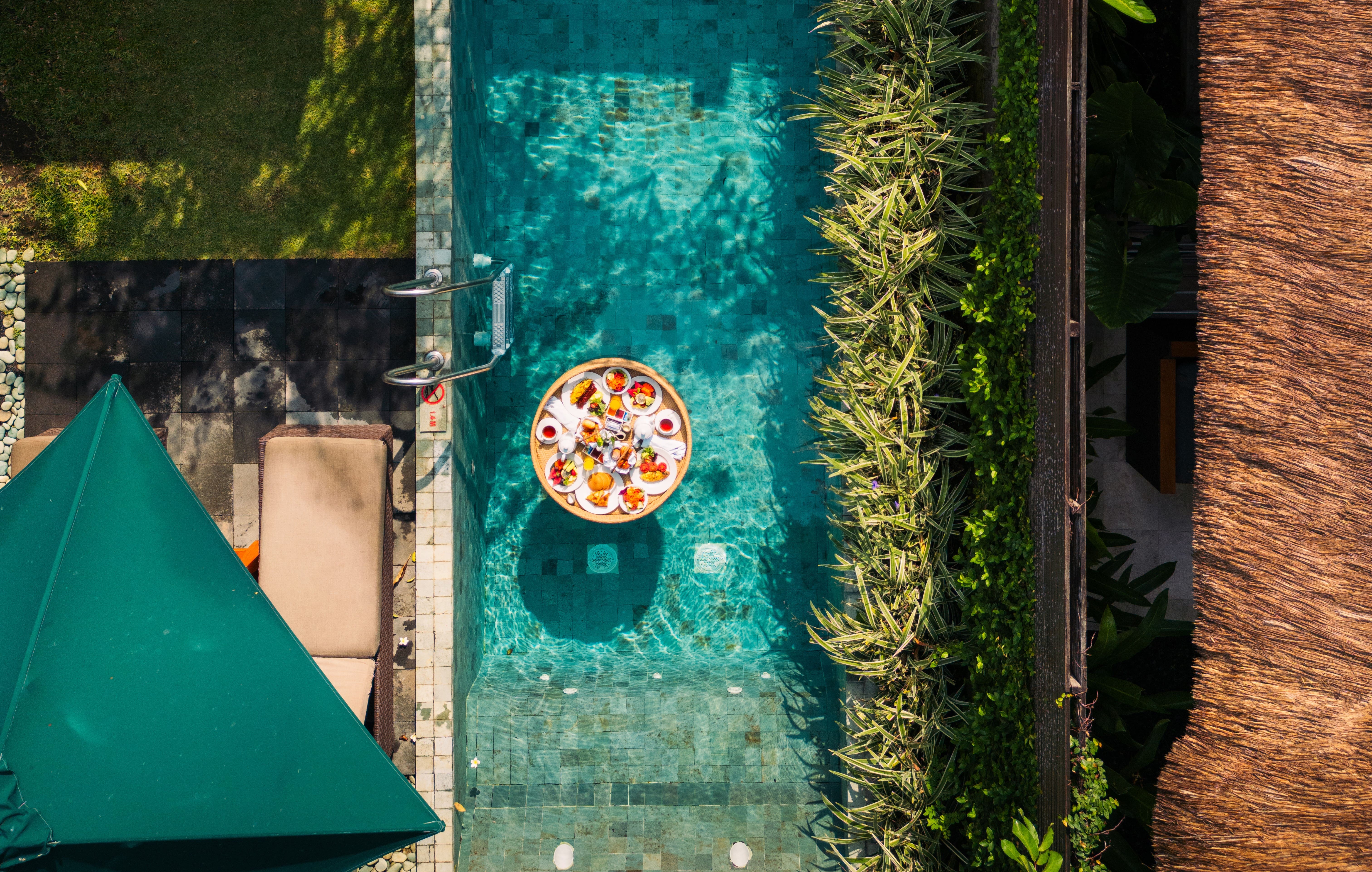 Floating Breakfast